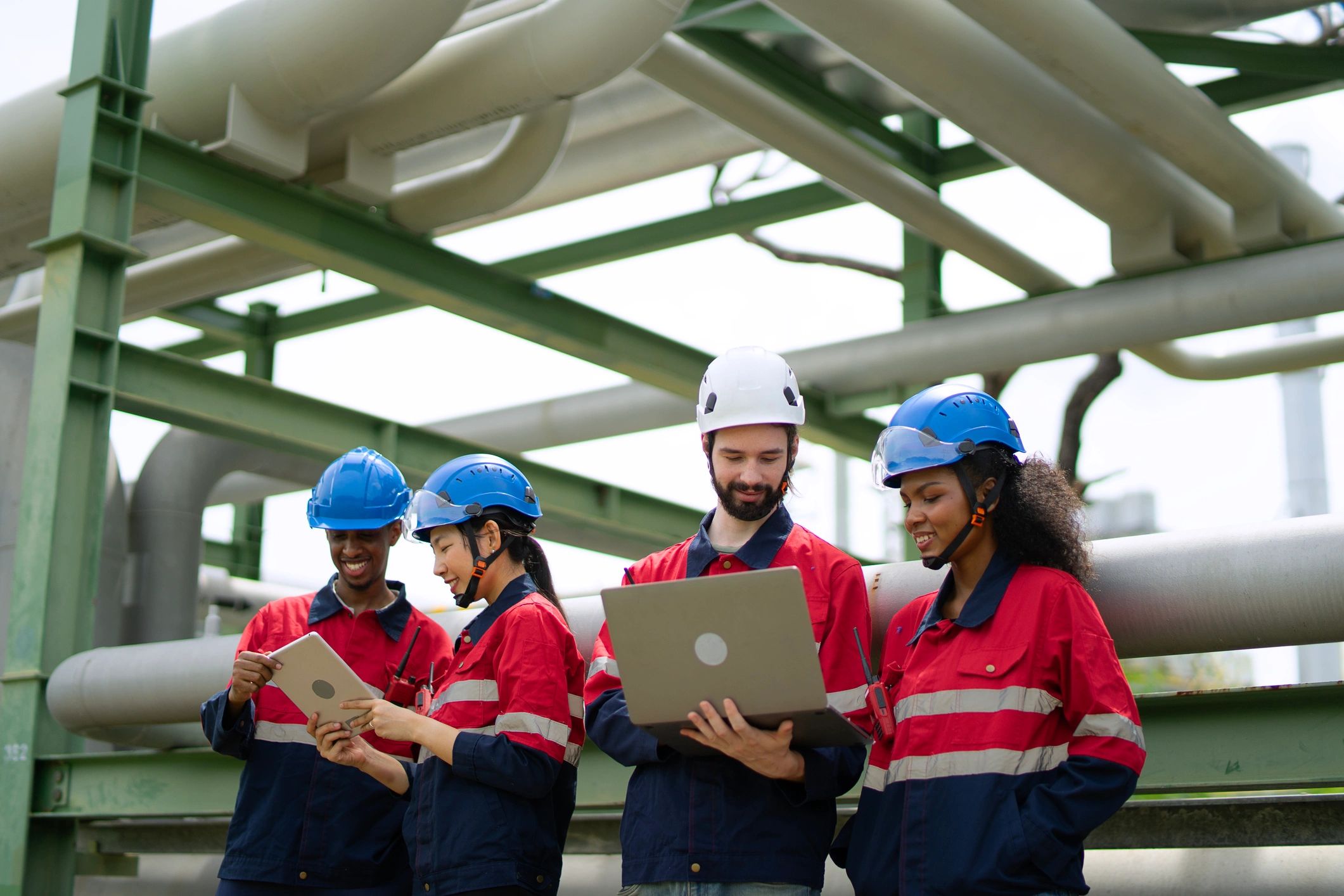 Equipo de trabajo en entorno industrial